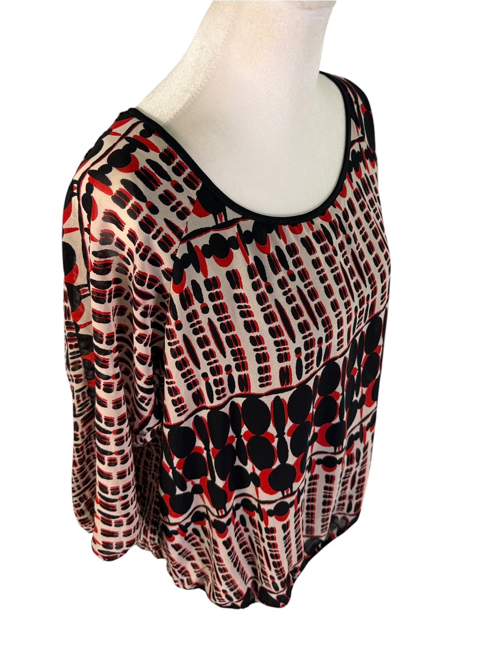 Hannah Geometric Print Bubble Hem Blouse Medium Black Red Sheer 3/4 Sleeve - Picture 8 of 11